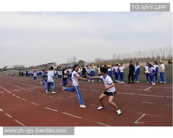 精彩瞬间定格足球激情摄影作品展现运动之美与团队精神 精彩瞬间定格足球激情摄影作品展现运动之美与团队精神