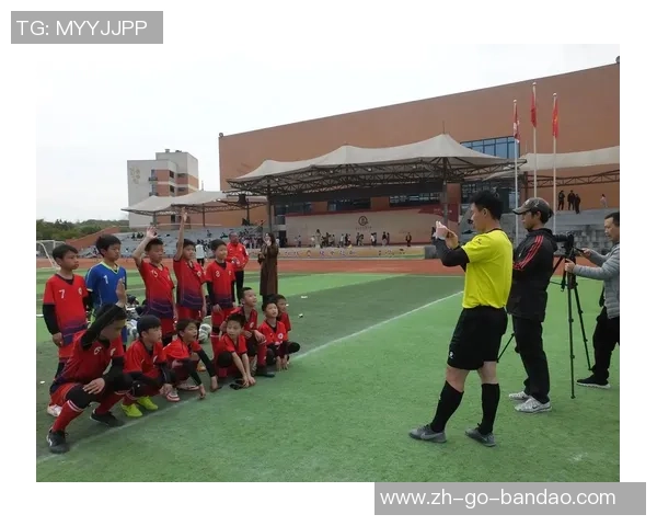 足球灯解说带你领略精彩赛事瞬间与战术分析的完美结合